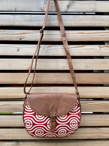 flap crossbody handbag in feather pattern