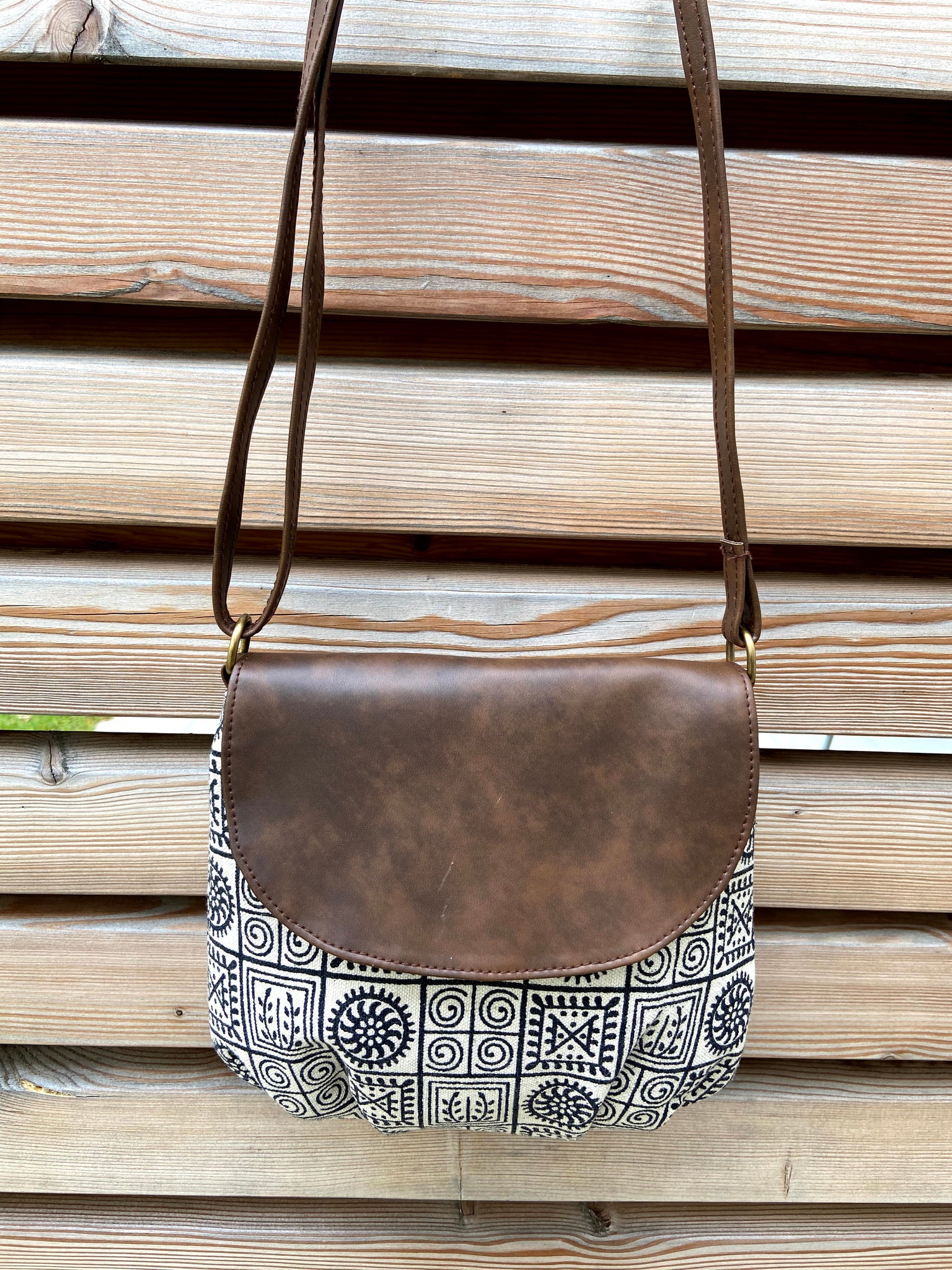 piccolino flap crossbody handbag in mandala pattern