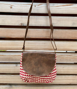 piccolino flap crossbody handbag in triangle wave pattern