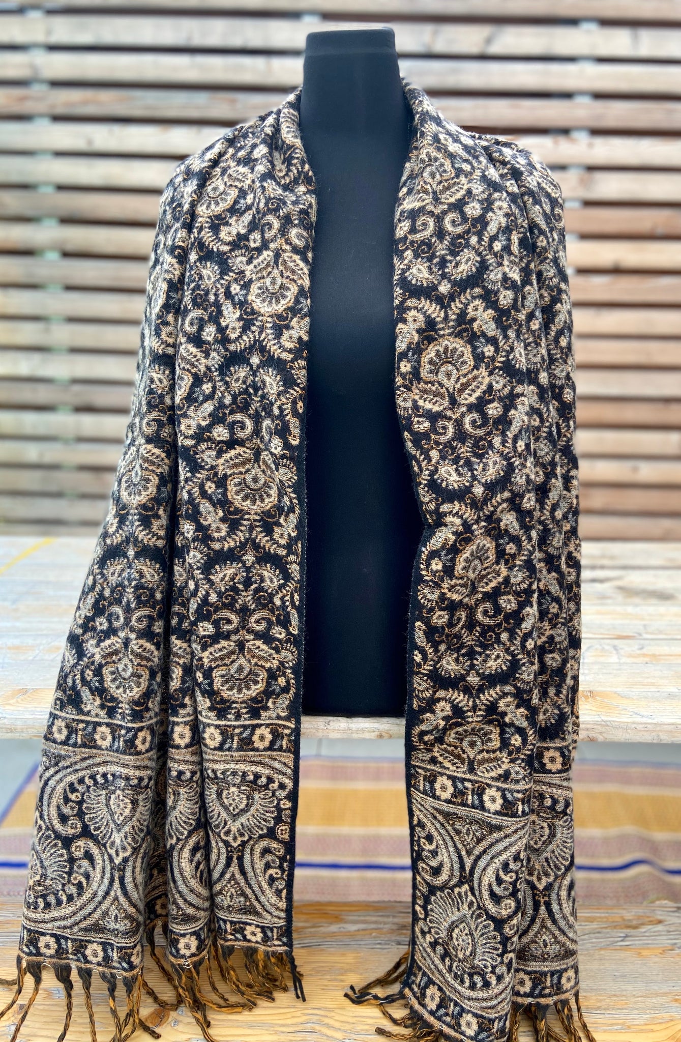 Tusha boho shawl (reversible in jaal pattern)-2